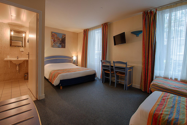 Bedroom 5, Le Ruisseau, Val-de-Marne