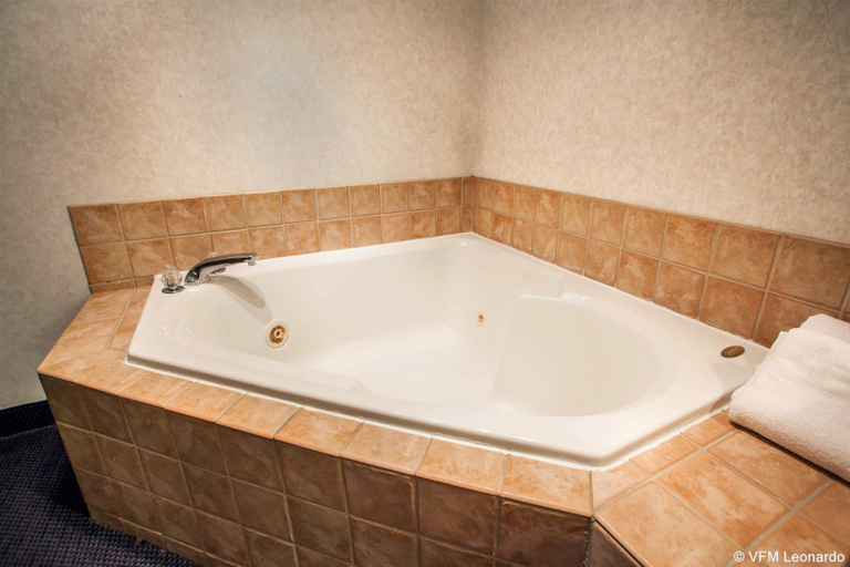 Bathroom 4, Econo Lodge Somers Point, Atlantic