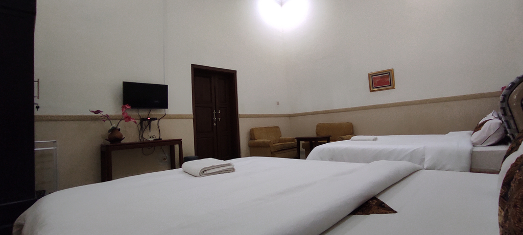 Ndalem Katong Guest House Ponorogo Room Type - Suite Family