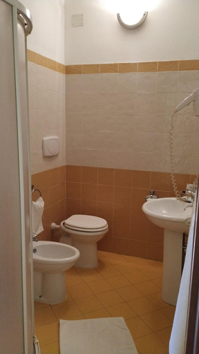 Bathroom 4, Amarcord, Cosenza