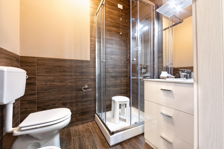 Bathroom 5, Hotel Giulietta, Verona
