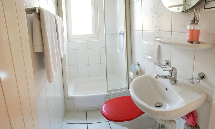 Bathroom 4, Adventure Guesthouse, Interlaken
