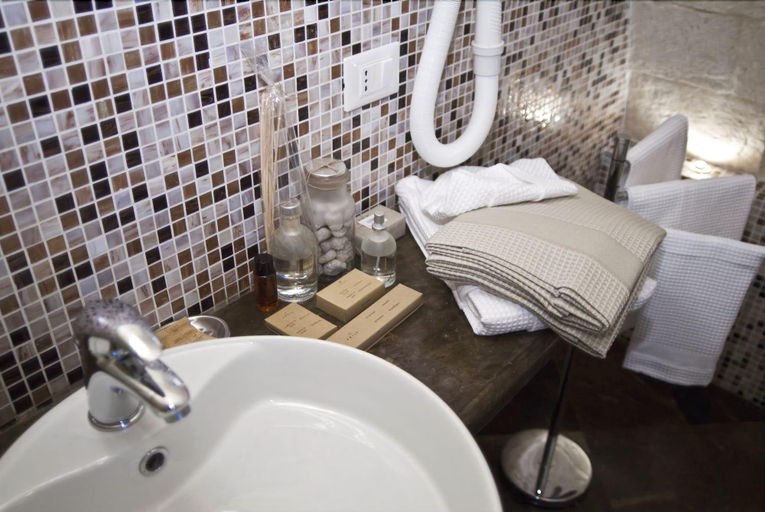 Bathroom 4, Le Sirene, Ragusa
