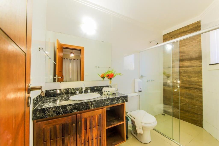 Bathroom 5, Vila Miola Hotel, Porto Seguro