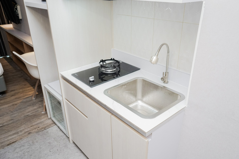 Others 3, Clean and Tidy Studio Room at Tree Park Apartment By Travelio, South Tangerang