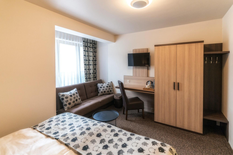 Bedroom 3, Hotel Zakopane Wellness & SPA ex. Korona Tatr, Tatra