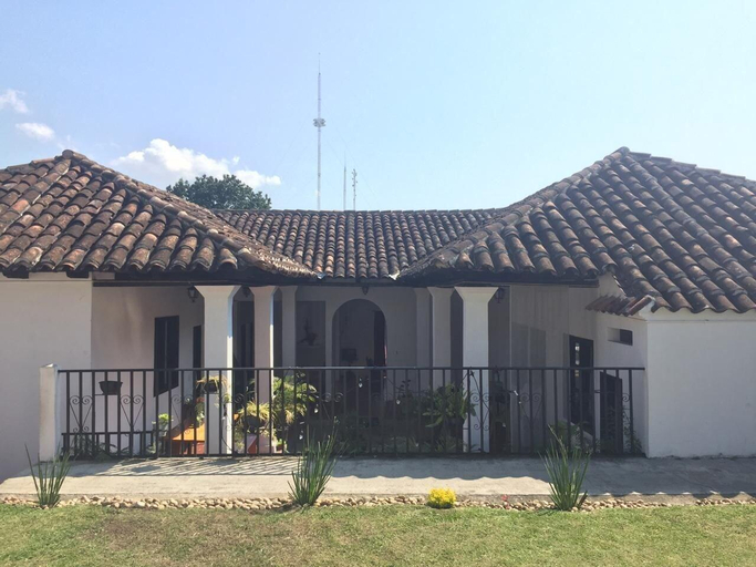 Exterior & Views