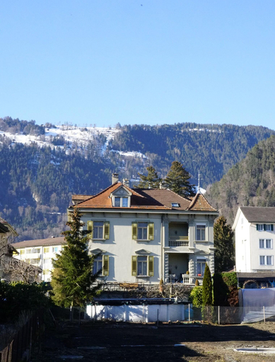 Exterior & Views