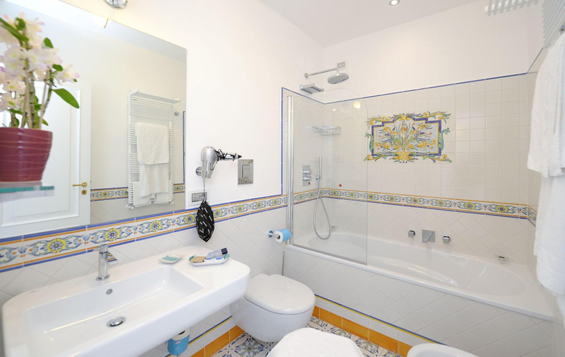 Bathroom 5, Residenza Luce, Salerno