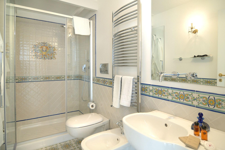 Bathroom 5, Residenza Luce, Salerno