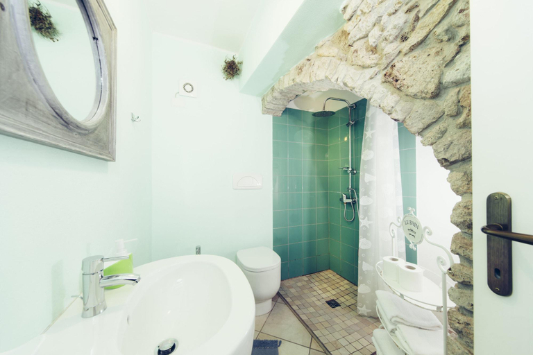 Bathroom 5, B&B Blu Bosa, Oristano