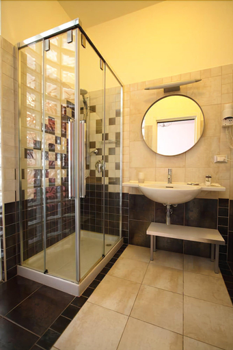 Bathroom 5, Imbriani 24, Lecce