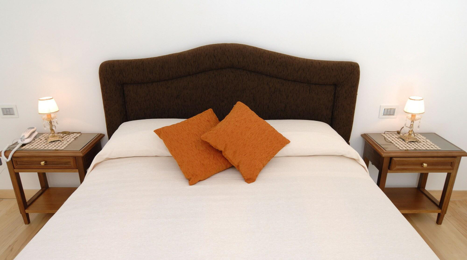 Bedroom 4, Residenza Luce, Salerno