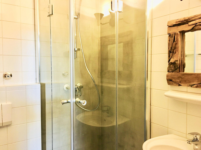 Bathroom 4, Boutique Hotel Morgentau, Passau