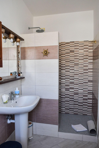 Bathroom 5, La Terra di Mingo, Savona