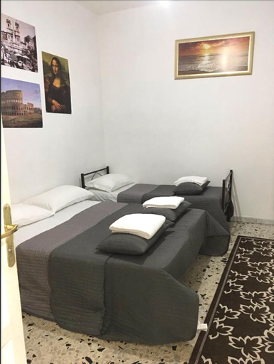 Bedroom 3, New Golden House, Rome