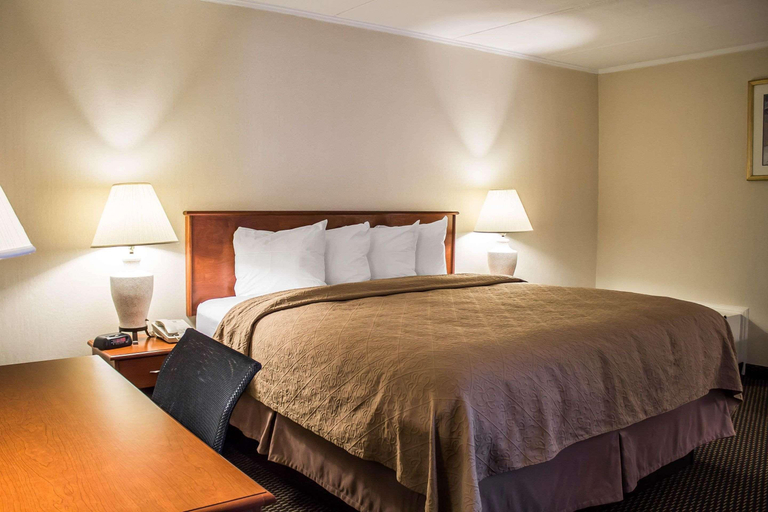 Bedroom 3, Rodeway Inn & Suites, Trumbull