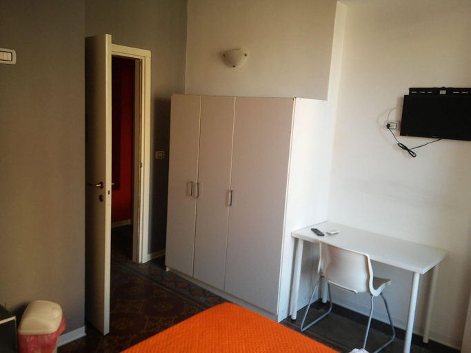 Bedroom 4, A Due Passi B&B, Catania
