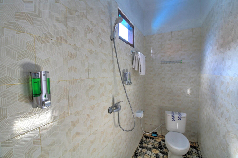 Bathroom 4, Ary's Guest House, Klungkung