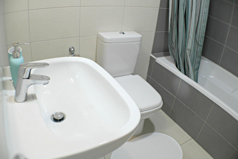 Bathroom 4, Eden Beach Apartments