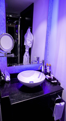 Bathroom 5, Nordic Palace & Spa, Manama