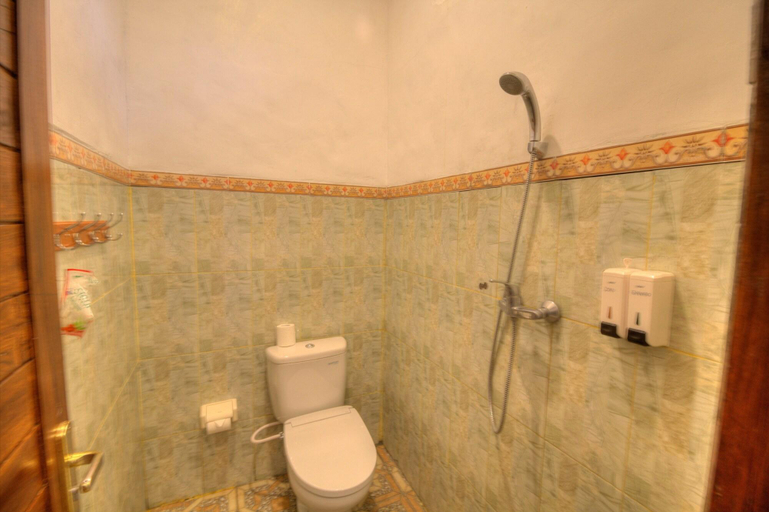 Bathroom 3, Ary's Guest House, Klungkung