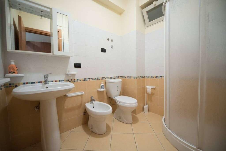 Bathroom 4, La Sirena Bed & Breakfast, Messina