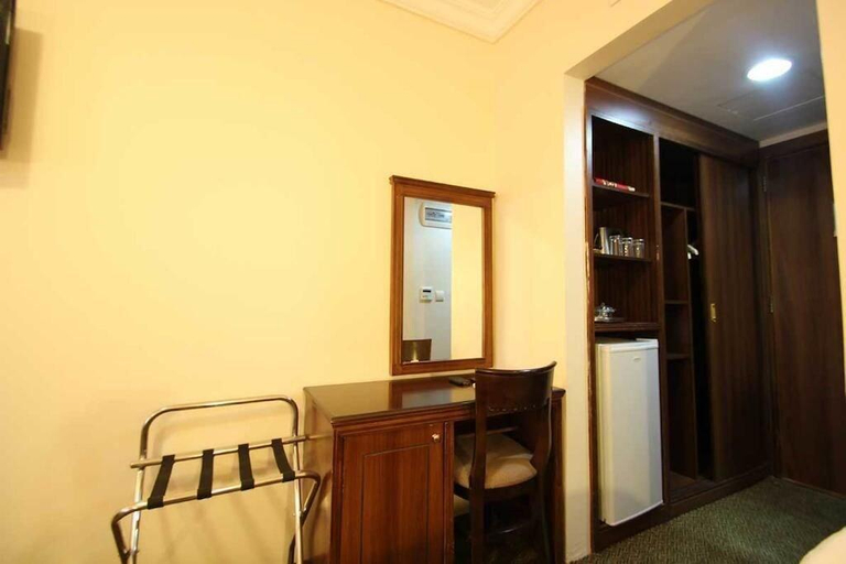 Bedroom 3, Al Tayseer Towers Tuwa Hotel فندق ابراج التيسير طوى, Makkah