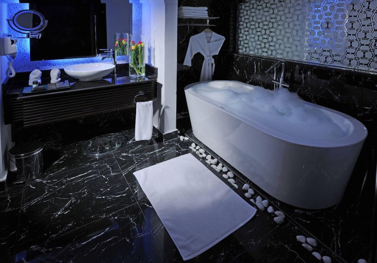 Bathroom 5, Nordic Palace & Spa, Manama