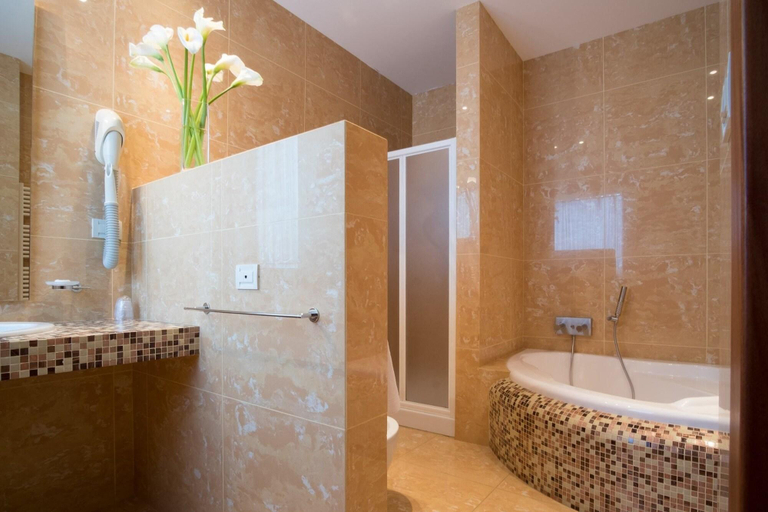 Bathroom 4, Hotel Appia Antica, Bari