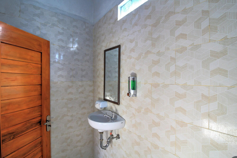 Bathroom 5, Ary's Guest House, Klungkung