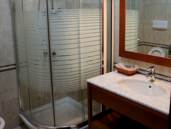Bathroom, Dinasty Hotel Rezidence, Tiranës