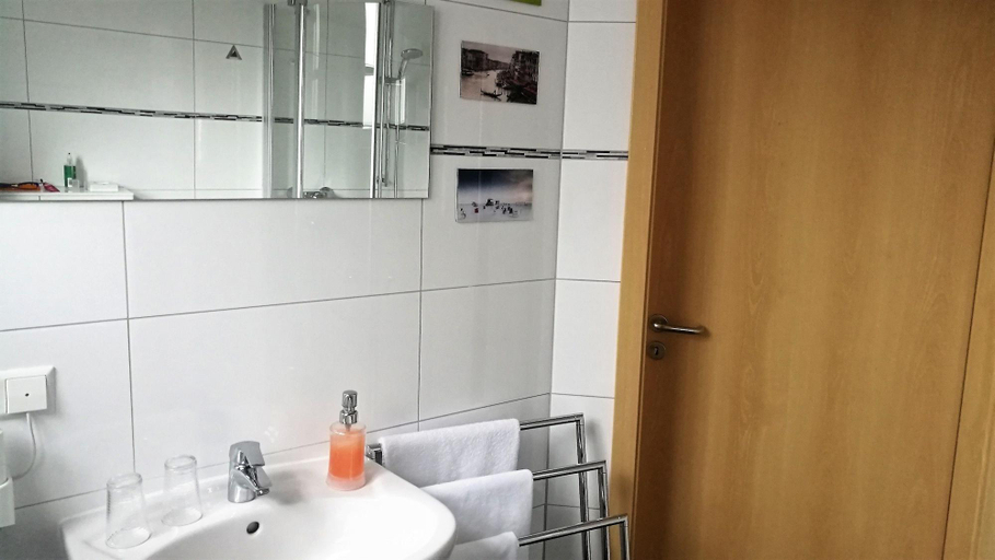 Bathroom 5, Landhotel Zur Altenburg, Northeim