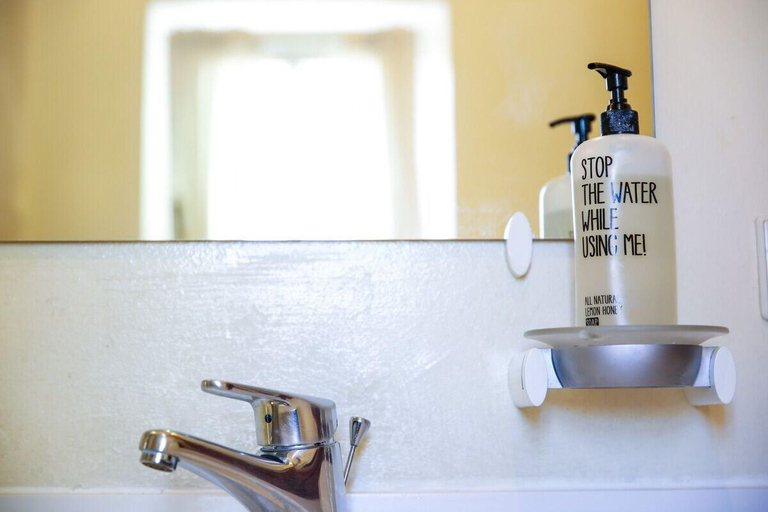 Bathroom 4, Twardokus, Aurich