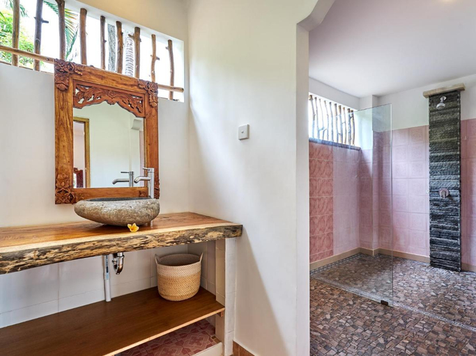 Bathroom 5, Vienna Beach Resort, Karangasem