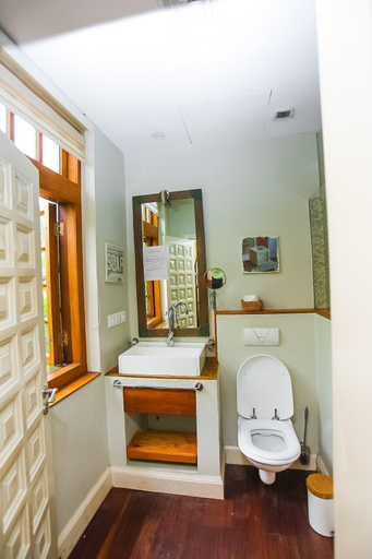 Bathroom 4, Olma Colonial Suites, Accra