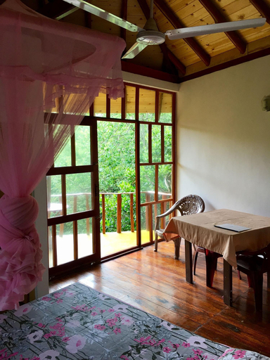 Bedroom 5, Seasons Four, Matara Four Gravets