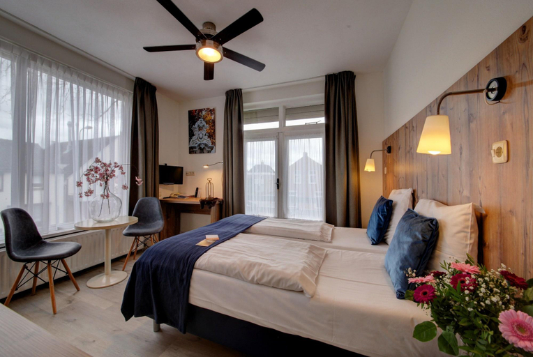 Bedroom 2, Hotel De Kroon Kaatsheuvel, Loon op Zand