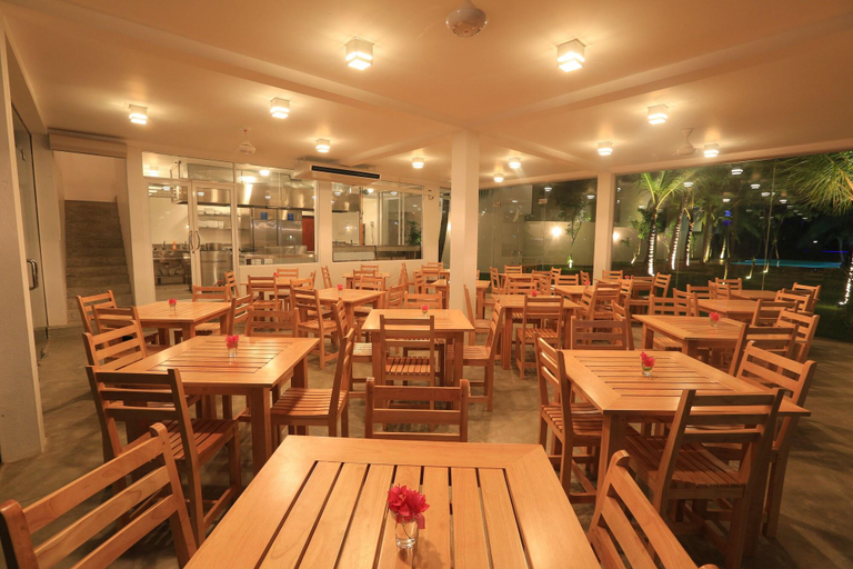 Food & Drinks 5, Arugambay Roccos, Pothuvil