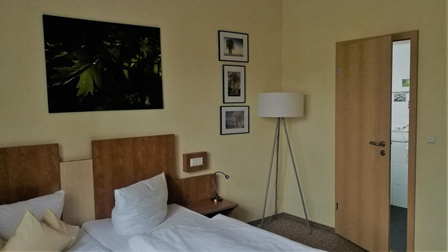 Bedroom 3, Landhotel Zur Altenburg, Northeim