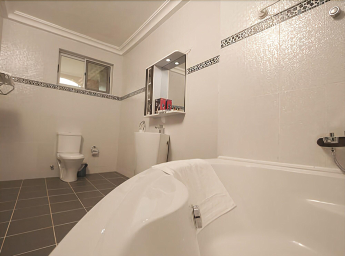 Bathroom 4, Kingstel Hotel, Ahanta West