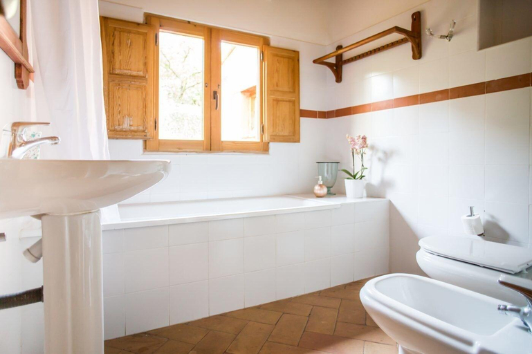 Bathroom 4, La Casa de Los Moyas, Teruel