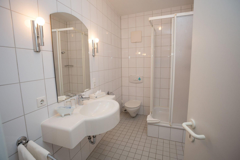 Bathroom 4, Hotel Südlohner Hof, Borken