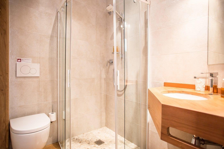 Bathroom 4, La Casa de Los Moyas, Teruel