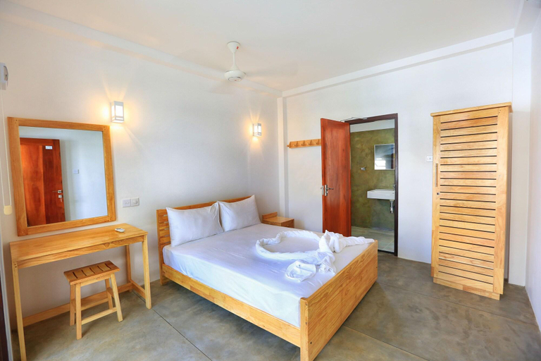Bedroom 3, Arugambay Roccos, Pothuvil