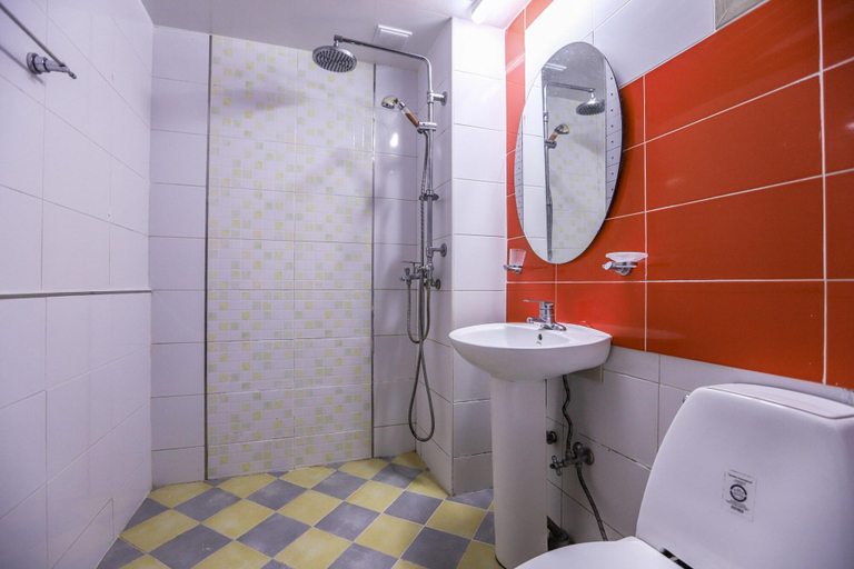 Bathroom 4, Serendipity Pension, Taean