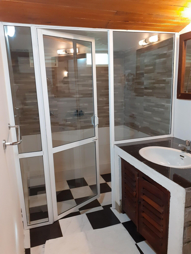 Bathroom 4, Nooit Gedacht Heritage Hotel-Original Dutch Governor's House, Habaraduwa
