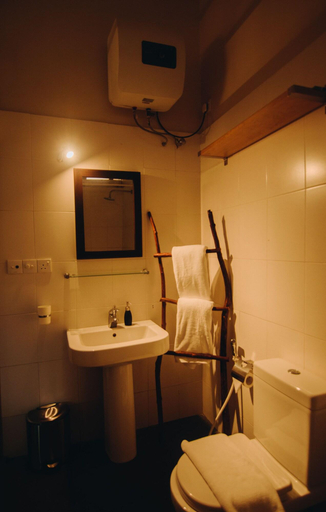 Bathroom 3, Culture Club By Merry Holidays, Galle Four Gravets