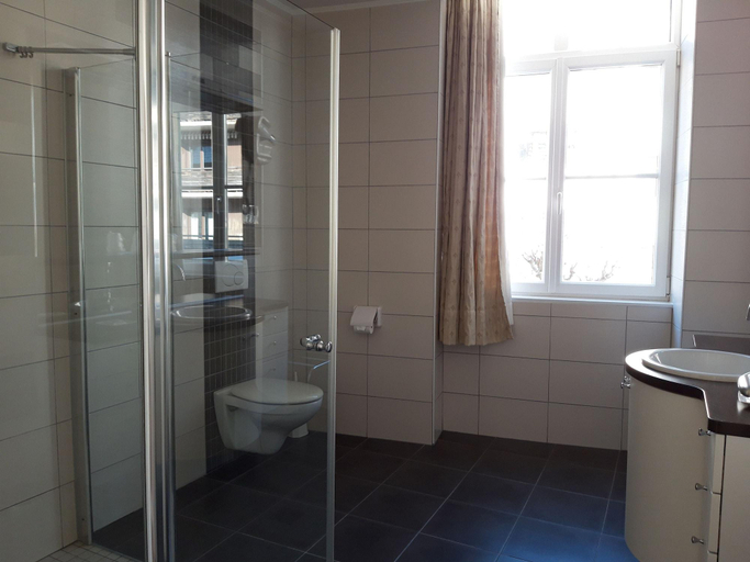 Bathroom 4, Hotel La Guimbarde, Doubs
