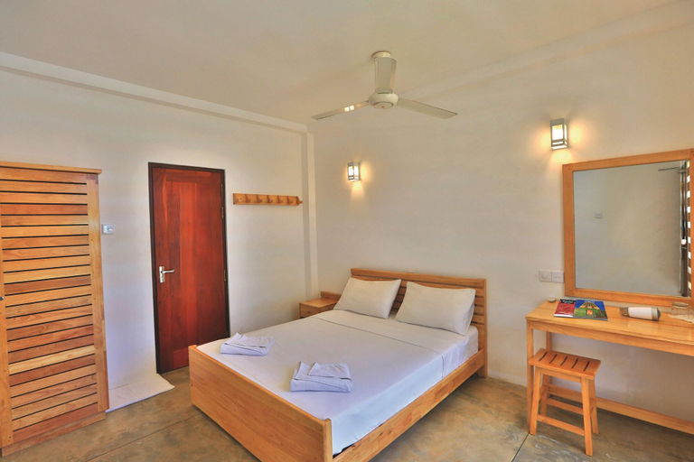 Bedroom 3, Arugambay Roccos, Pothuvil